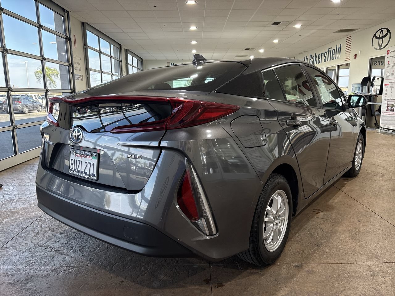 Used 2021 Toyota Prius Prime XLE w/ Carpet Mat Package (TMS) FWD image 2