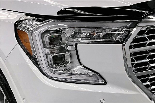 Used 2024 GMC Terrain Denali w/ Denali Premium Package AWD/4WD image 35
