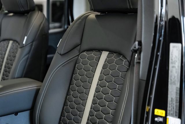 Used 2025 Jeep Gladiator Sport AWD/4WD image 13