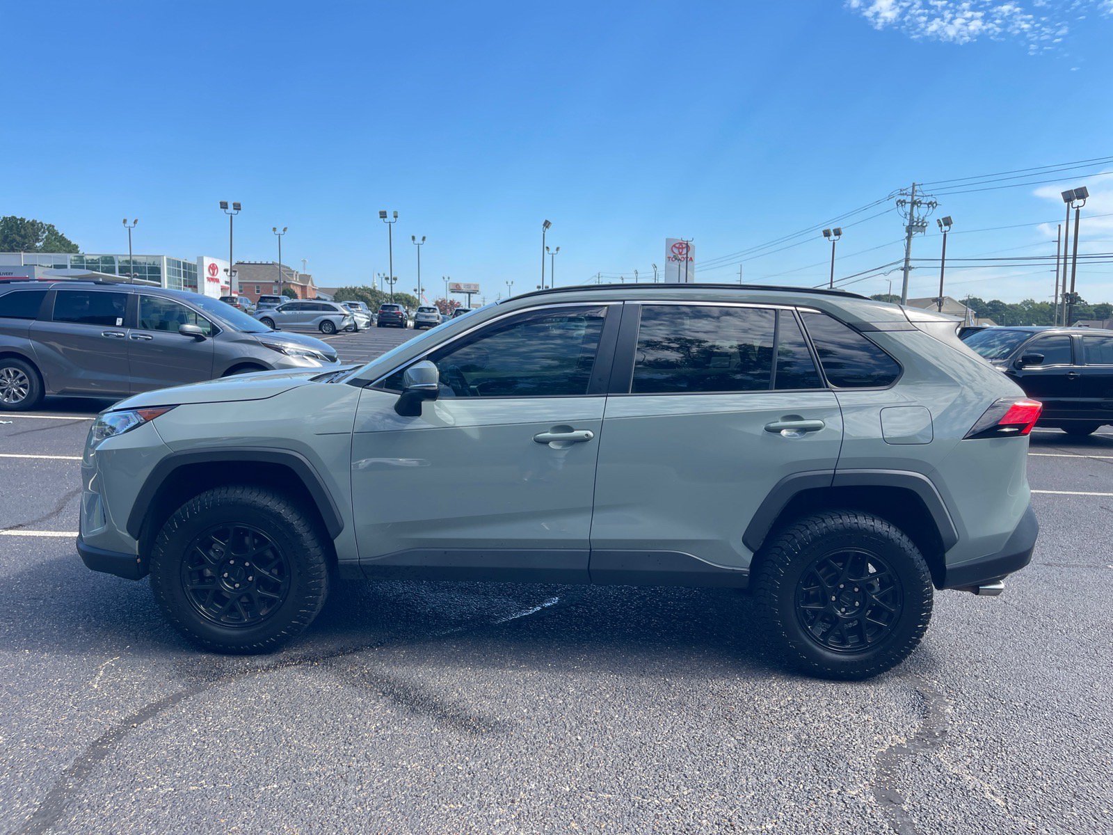 Used 2021 Toyota RAV4 XLE Premium FWD image 13