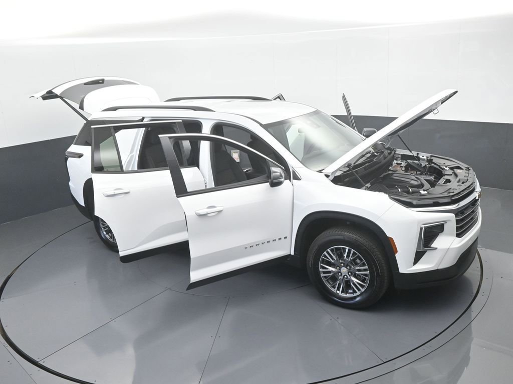 Used 2025 Chevrolet Traverse LT FWD image 69