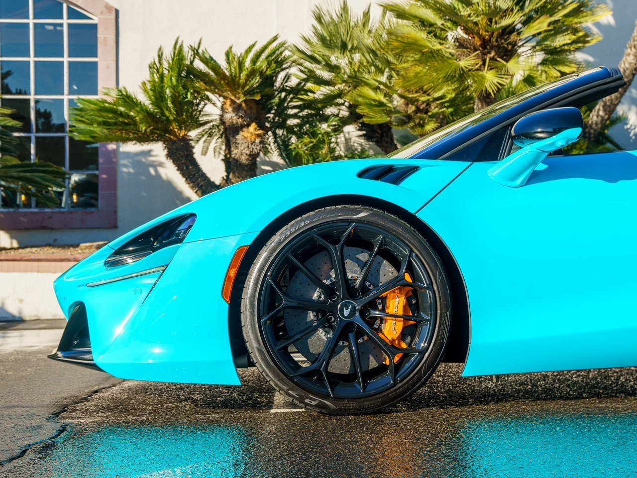 Used 2025 McLaren Artura Spider image 7