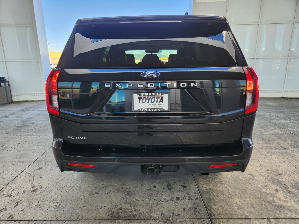 Used 2025 Ford Expedition Active AWD/4WD image 8
