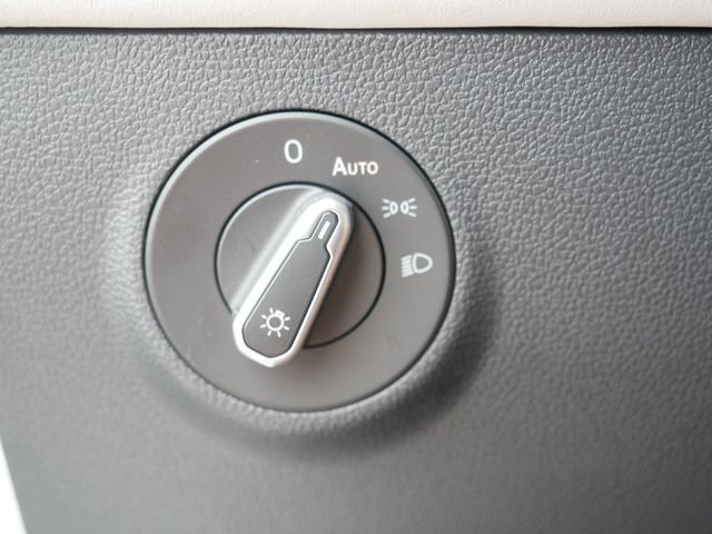 Certified 2025 Volkswagen Taos SE AWD/4WD image 24