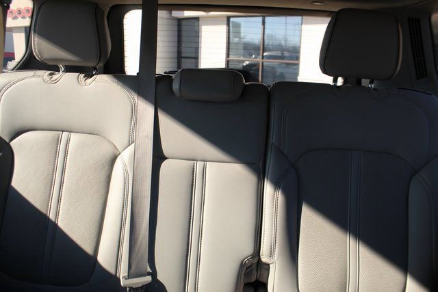 Used 2023 Jeep Grand Wagoneer L Series II w/ Premium Group II image 34