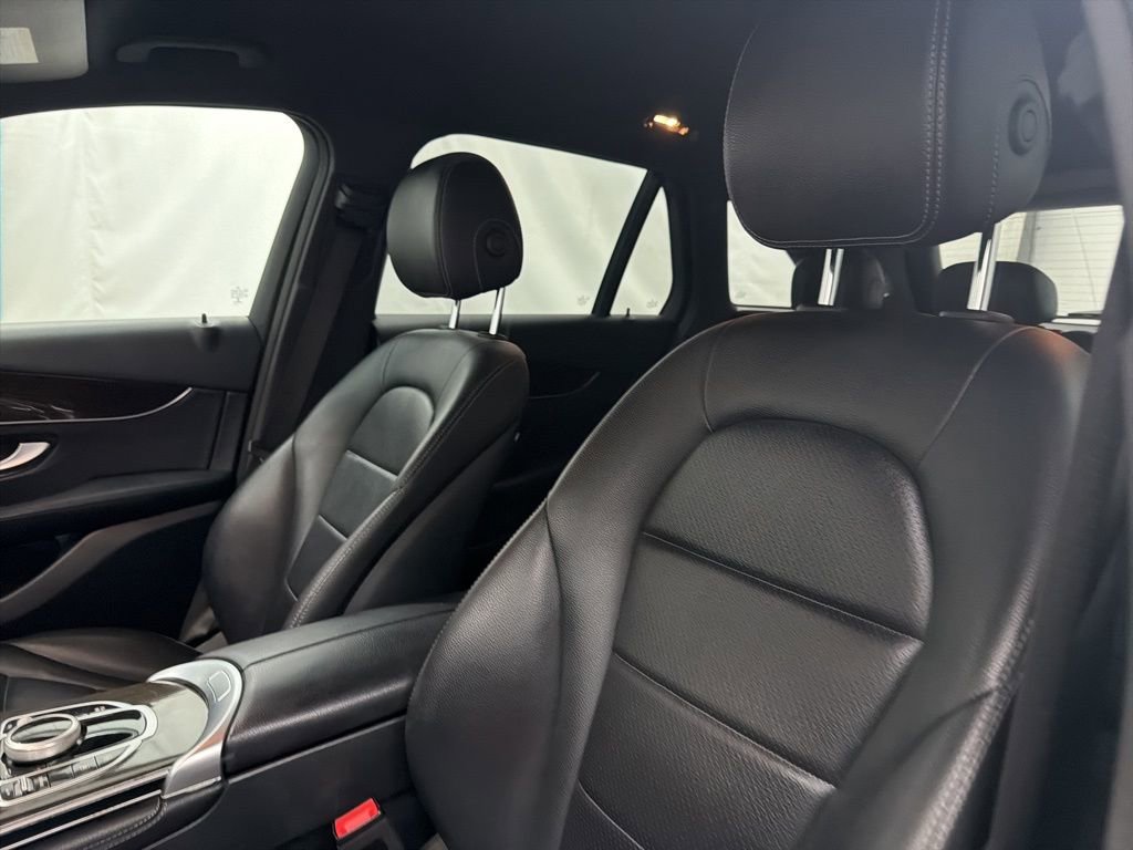 Used 2019 Mercedes-Benz GLC 300 4MATIC image 13