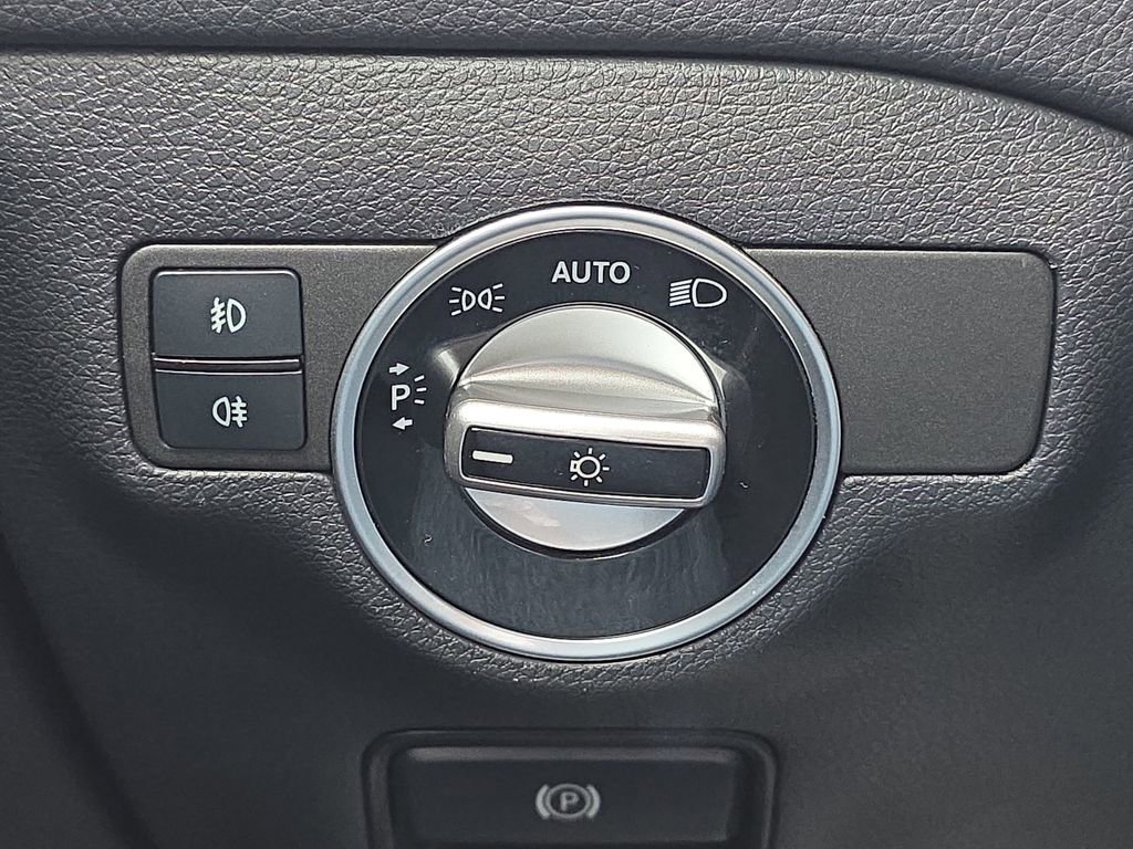 Used 2017 Mercedes-Benz GLA 250 image 30