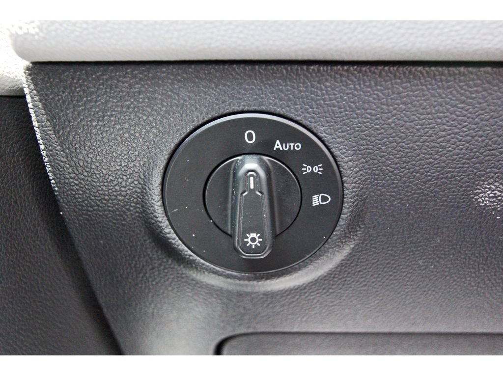 Used 2023 Volkswagen Taos SE w/ Panoramic Sunroof Package FWD image 23