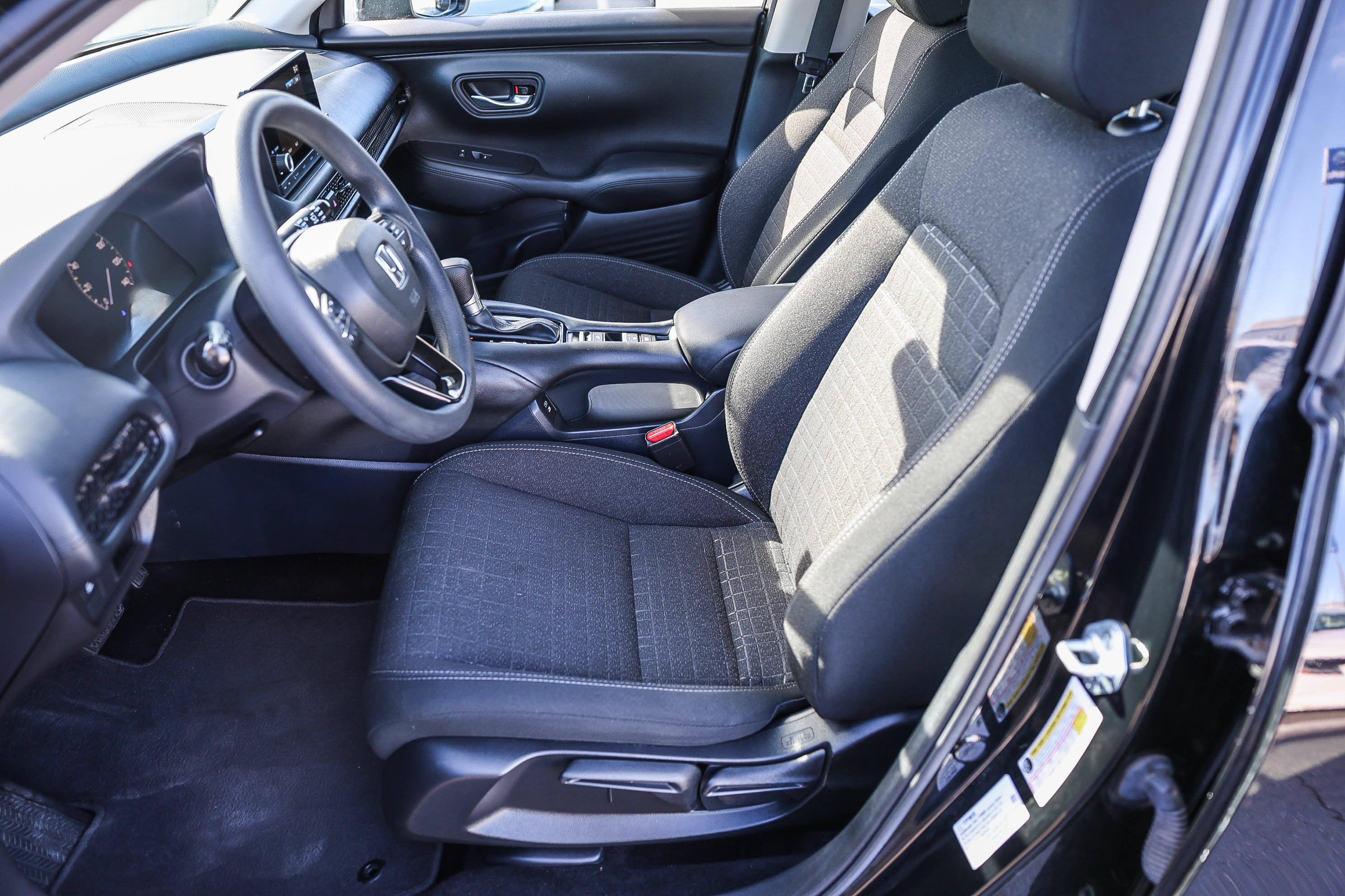 Certified 2025 Honda HR-V LX image 9