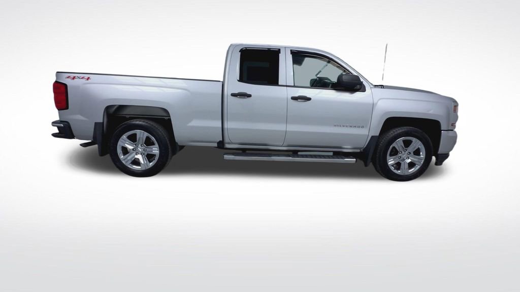 Used 2017 Chevrolet Silverado 1500 Custom w/ Custom Convenience Package image 9