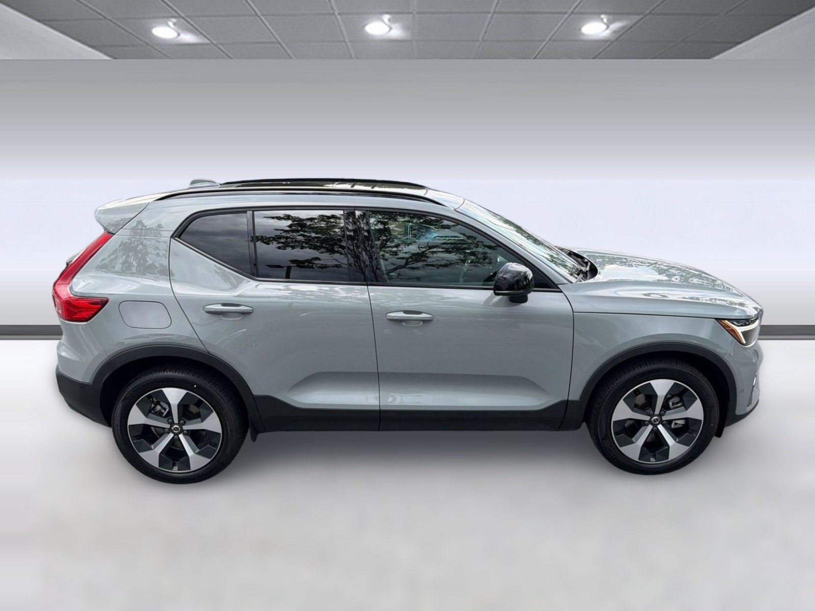 New 2026 Volvo XC40 B5 Plus w/ Protection Package Premier AWD/4WD image 8