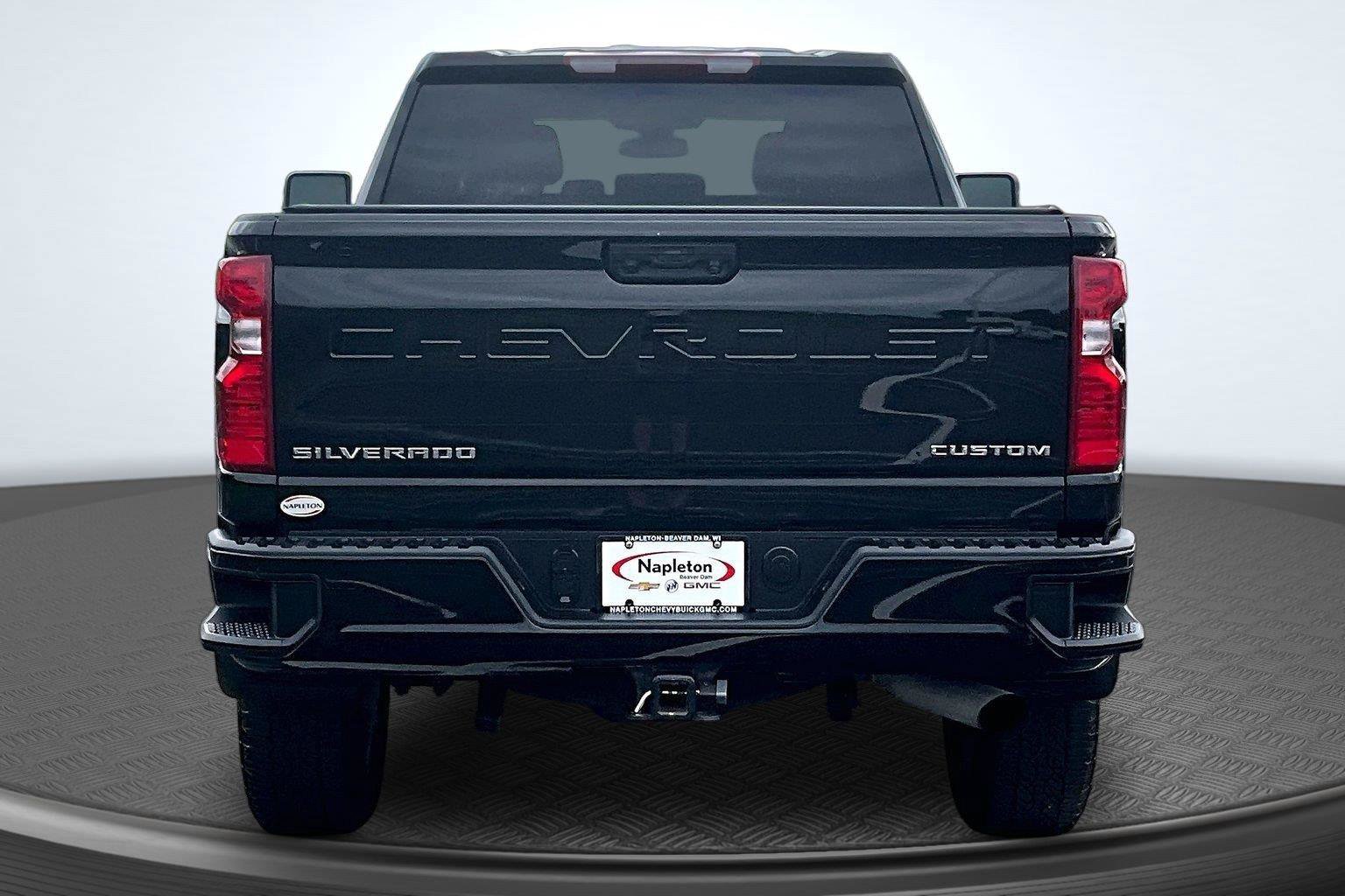 Used 2022 Chevrolet Silverado 2500 Custom w/ Custom Value Package AWD/4WD image 4