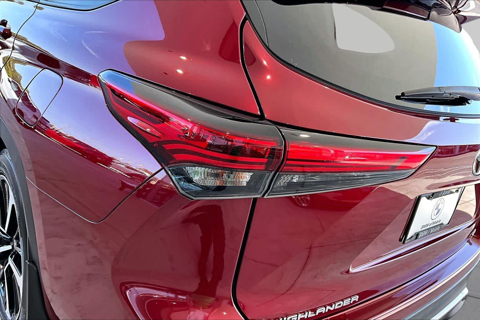 Used 2022 Toyota Highlander XSE FWD image 27