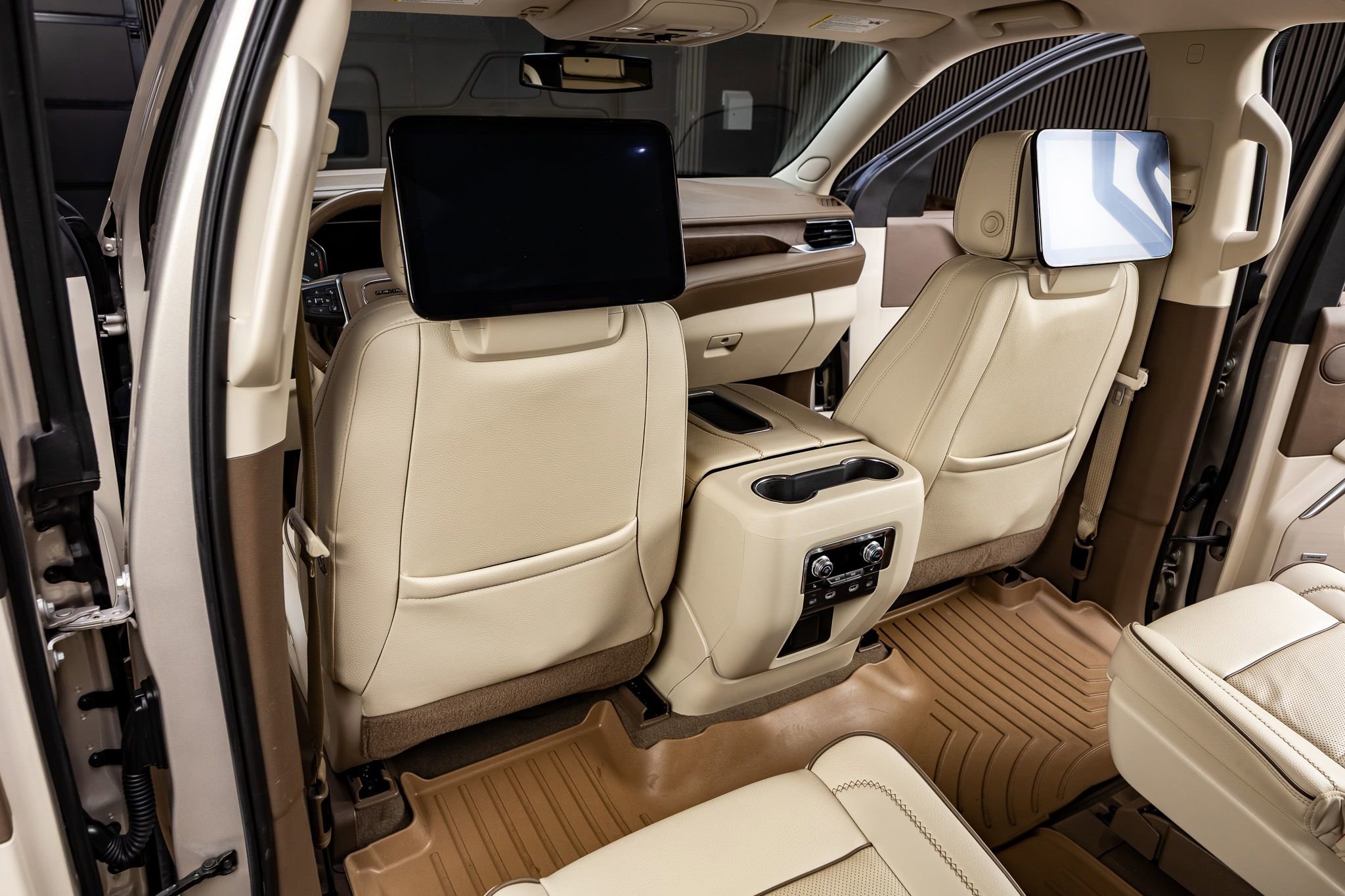 Used 2021 GMC Yukon XL Denali w/ LPO, Illumination Package image 30
