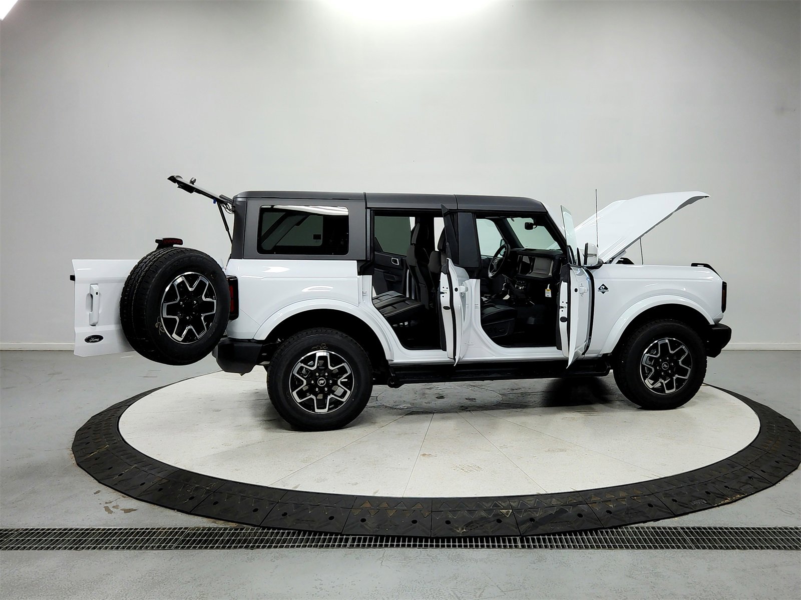 New 2025 Ford Bronco Outer Banks image 16