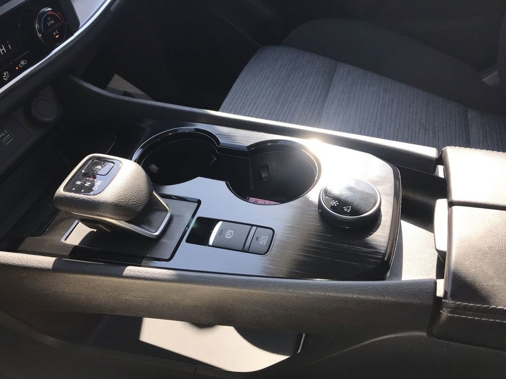 Used 2023 Nissan Rogue SV image 20