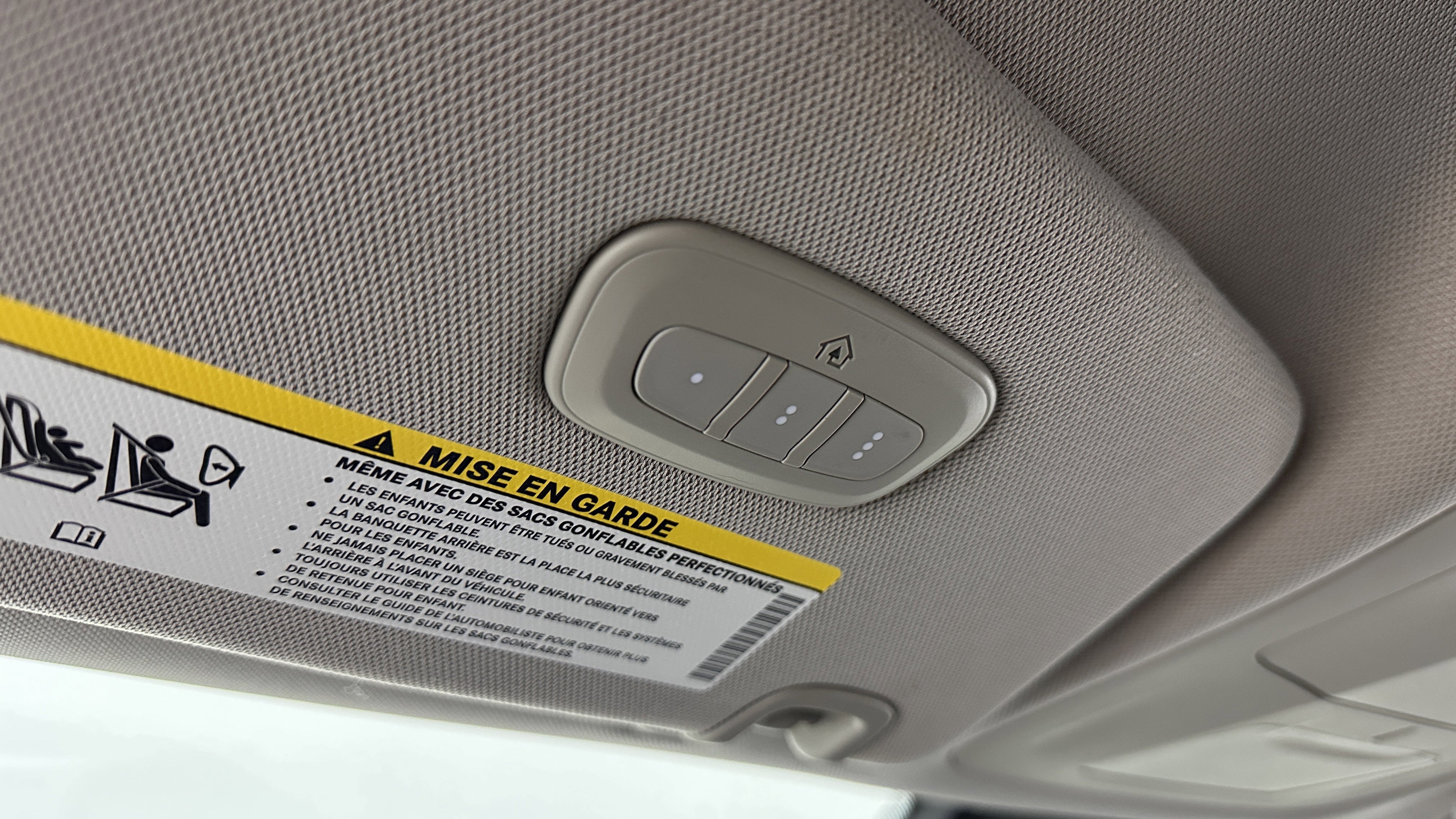 Used 2018 Chrysler Pacifica Touring-L image 15