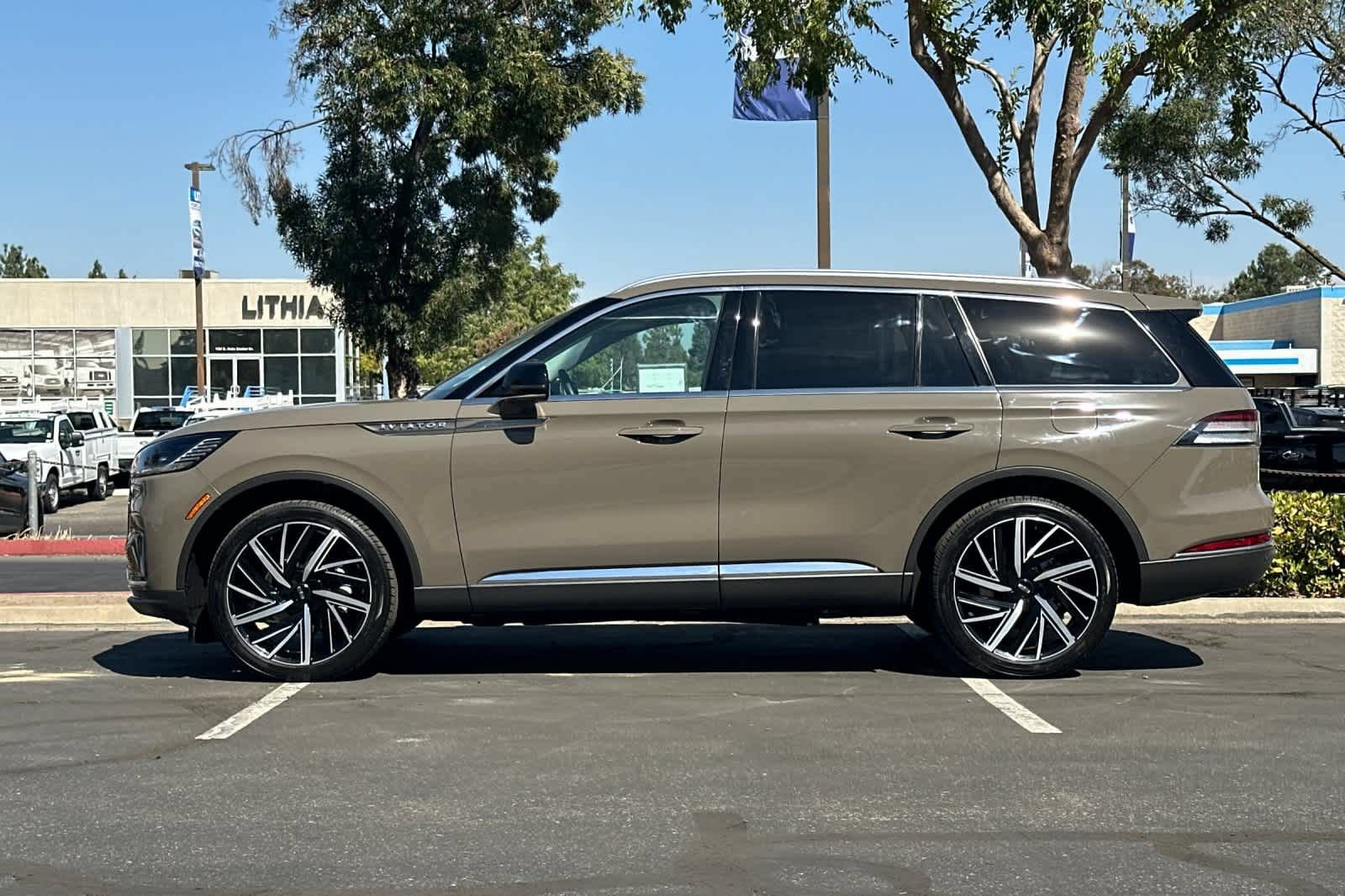 Certified 2025 Lincoln Aviator Reserve w/ Equipment Group 201A AWD/4WD image 6