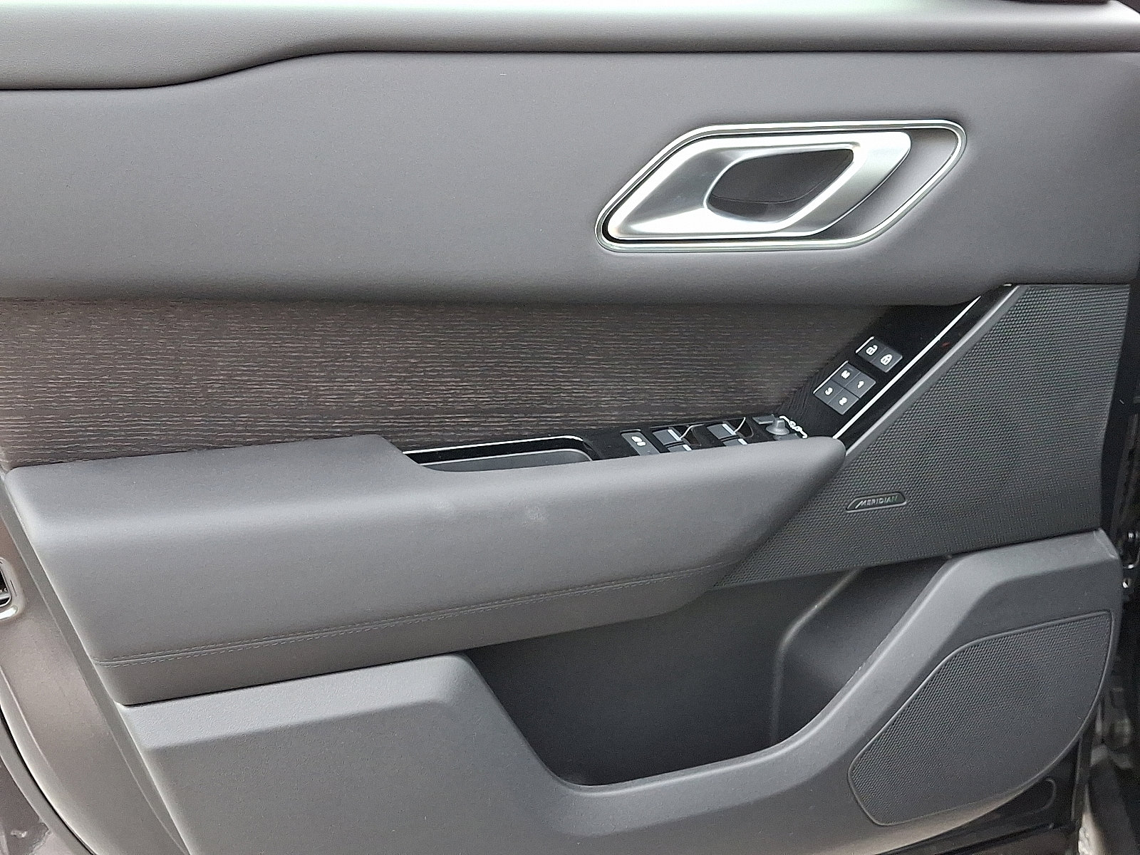 New 2026 Land Rover Range Rover Velar Dynamic SE image 10