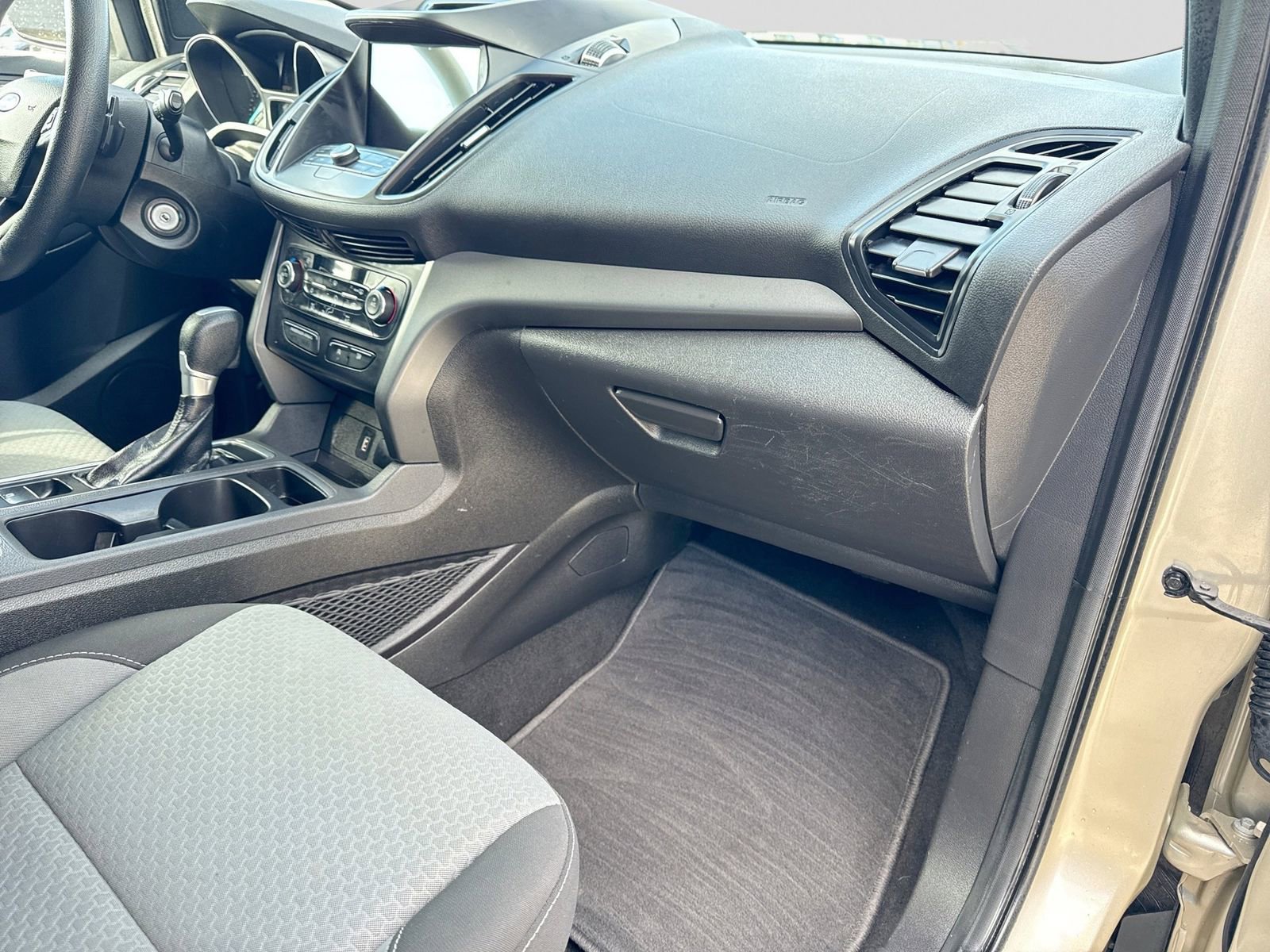 Used 2017 Ford Escape SE w/ Equipment Group 201A image 8