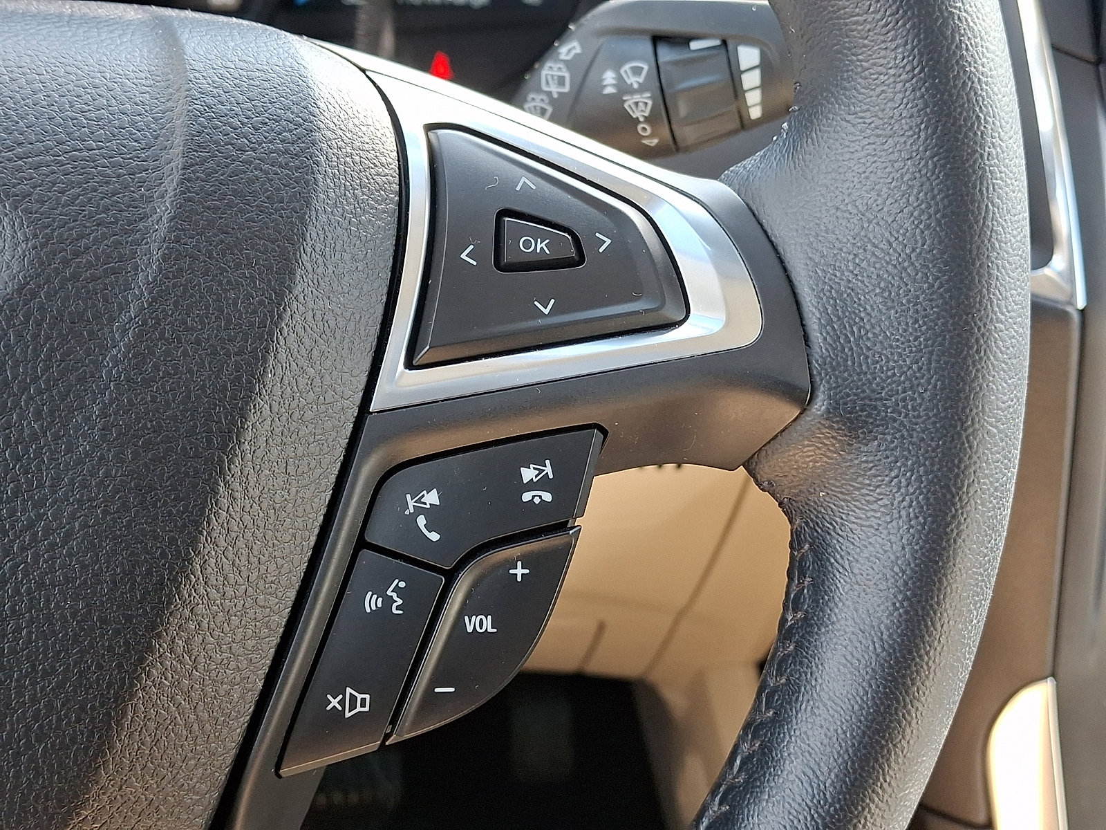 Used 2022 Ford Edge Titanium w/ Cargo Accessory Package image 29