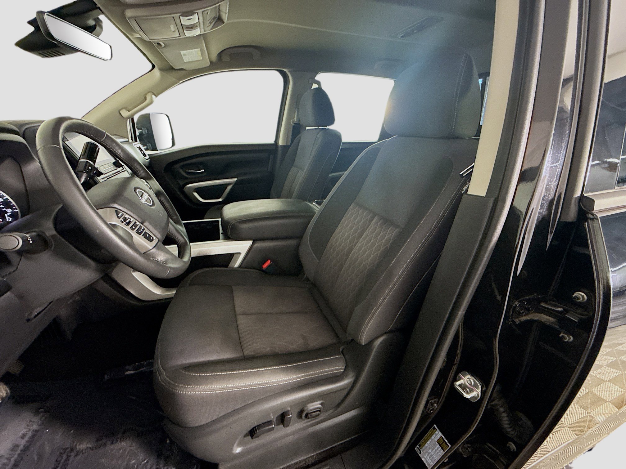 Used 2024 Nissan Titan SV w/ SV Convenience Package image 22