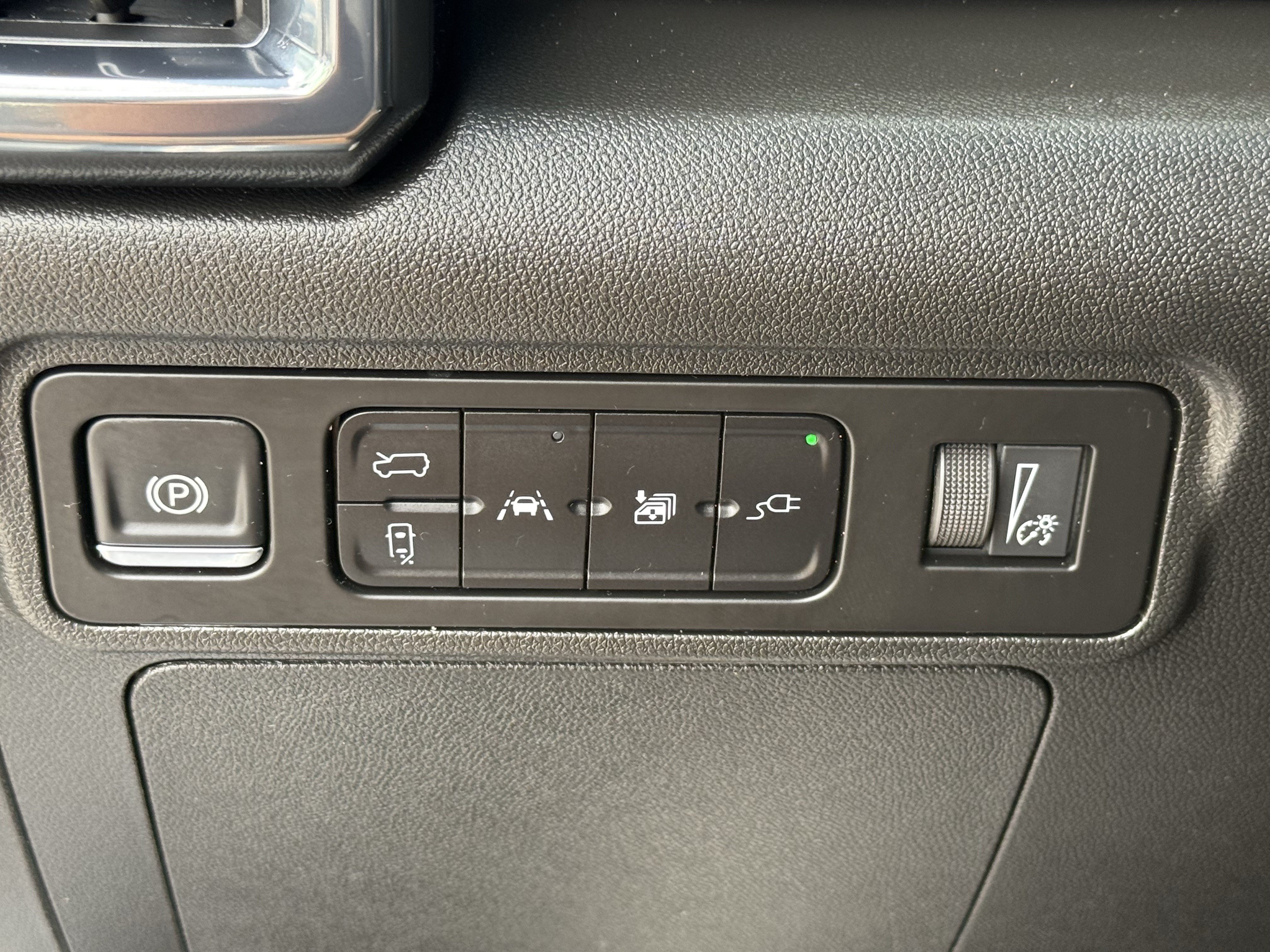 Used 2026 GMC Hummer EV SUV w/ LPO, Dark Essentials Package AWD/4WD image 26