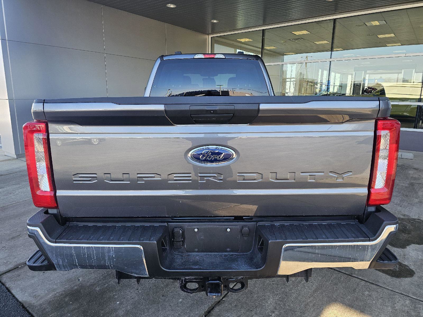 Used 2025 Ford F350 XLT image 4