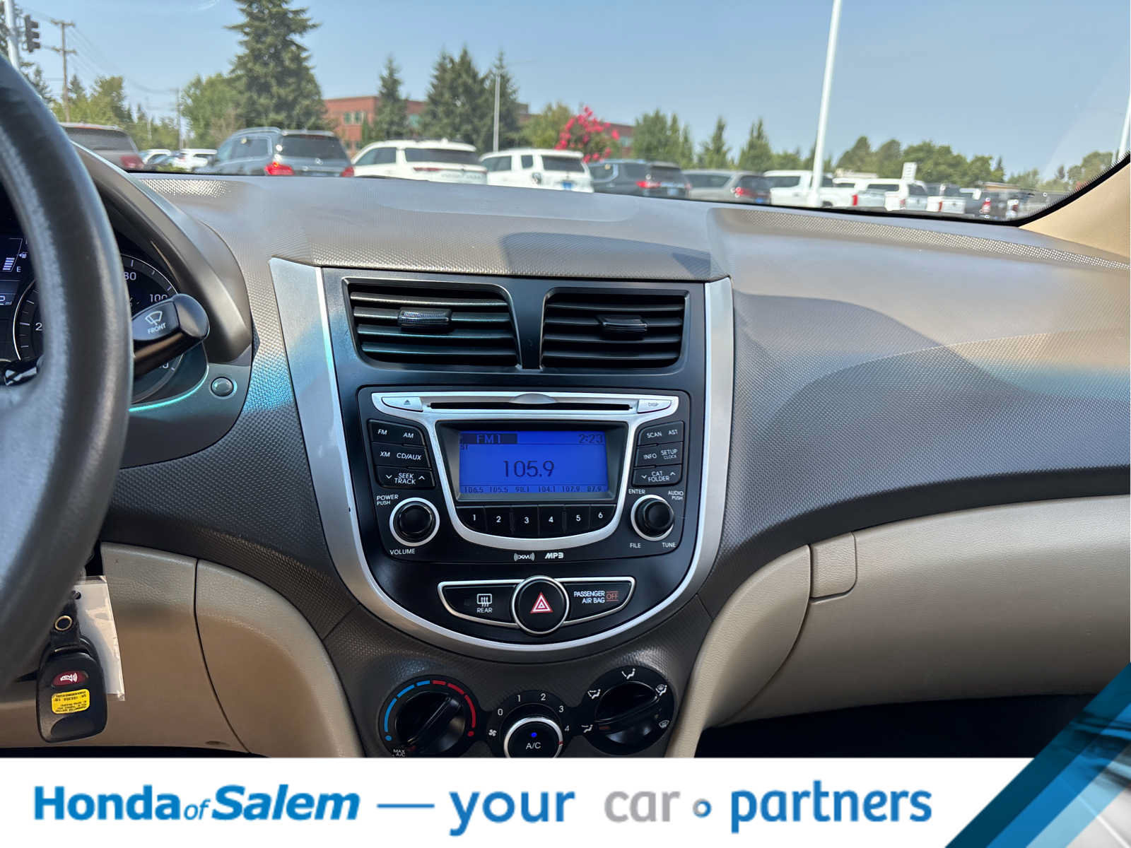 Used 2013 Hyundai Accent GLS FWD image 16
