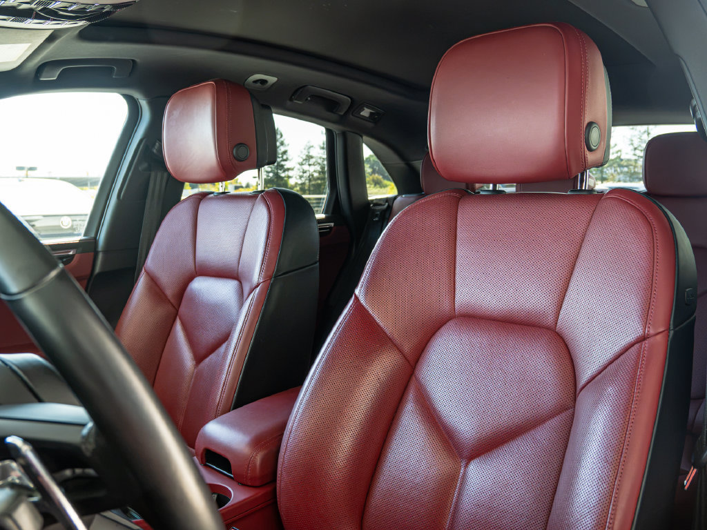 Certified 2023 Porsche Macan AWD/4WD image 5
