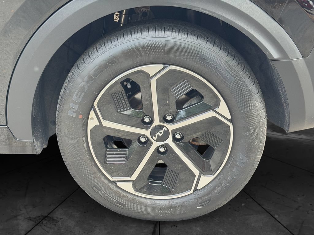 Certified 2023 Kia Niro EX FWD image 28