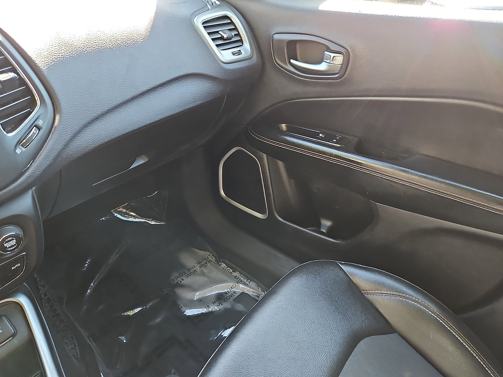 Used 2017 Jeep Compass Latitude w/ Popular Equipment Group FWD image 23