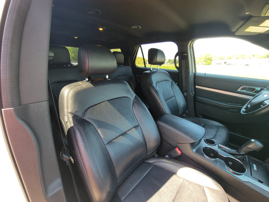 Used 2017 Ford Explorer XLT w/ Equipment Group 202A FWD image 36