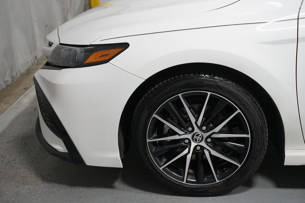 Used 2022 Toyota Camry SE FWD image 5