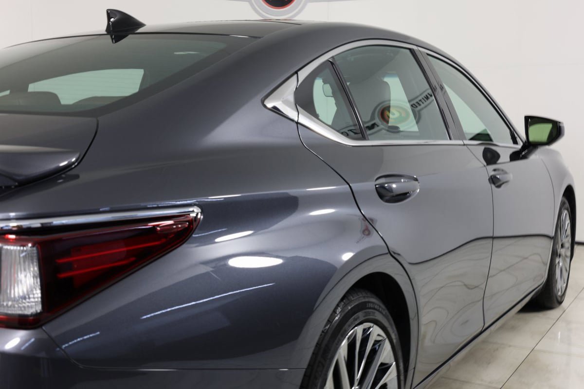 Used 2024 Lexus ES 350 Ultra Luxury w/ Accessory Package (Z2) FWD image 45