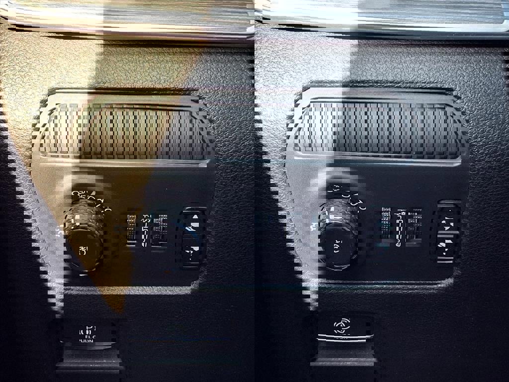 Certified 2024 Jeep Wagoneer L Series III w/ Flexible Seating Group image 50