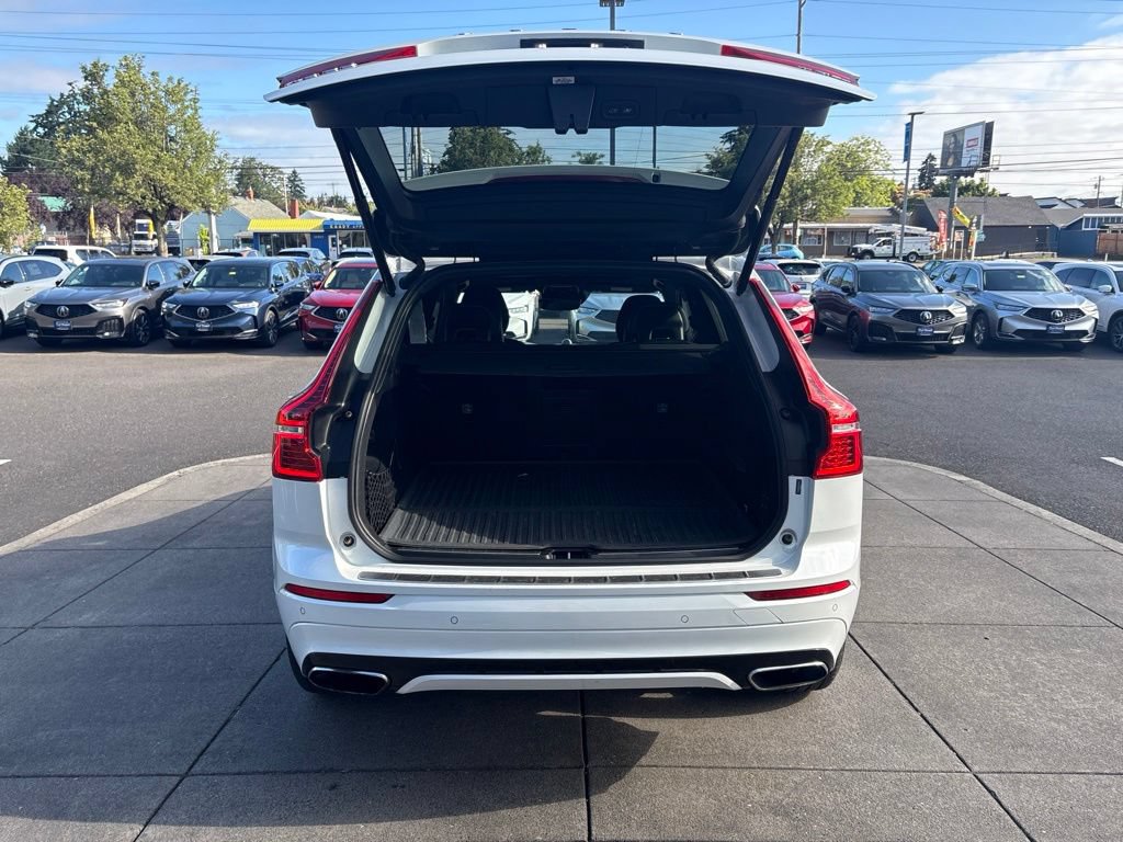 Used 2018 Volvo XC60 T8 R-Design w/ Convenience Package AWD/4WD image 8