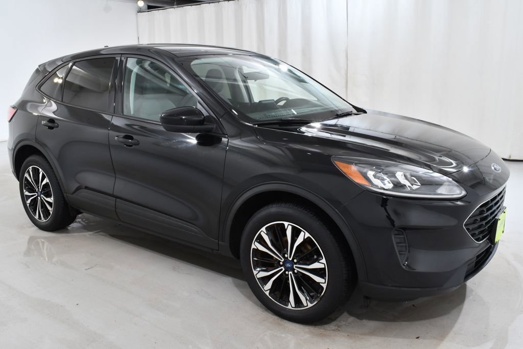 Used 2022 Ford Escape SE w/ SE Sport Appearance Package image 5