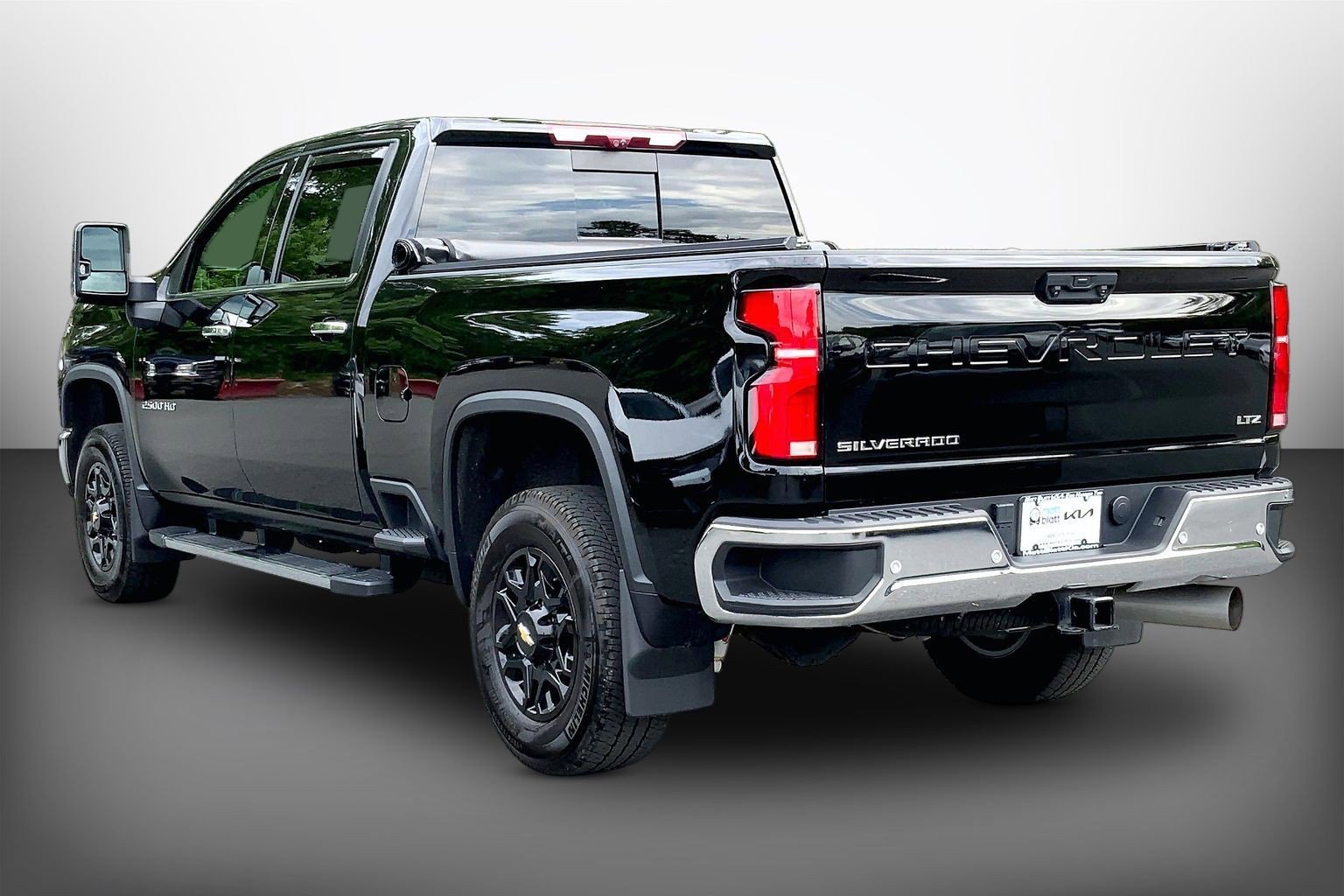 Used 2024 Chevrolet Silverado 2500 LTZ w/ LTZ Plus Package AWD/4WD image 14