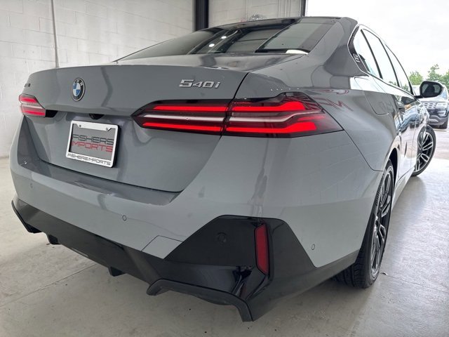 Used 2024 BMW 540i xDrive w/ M Sport Package image 7