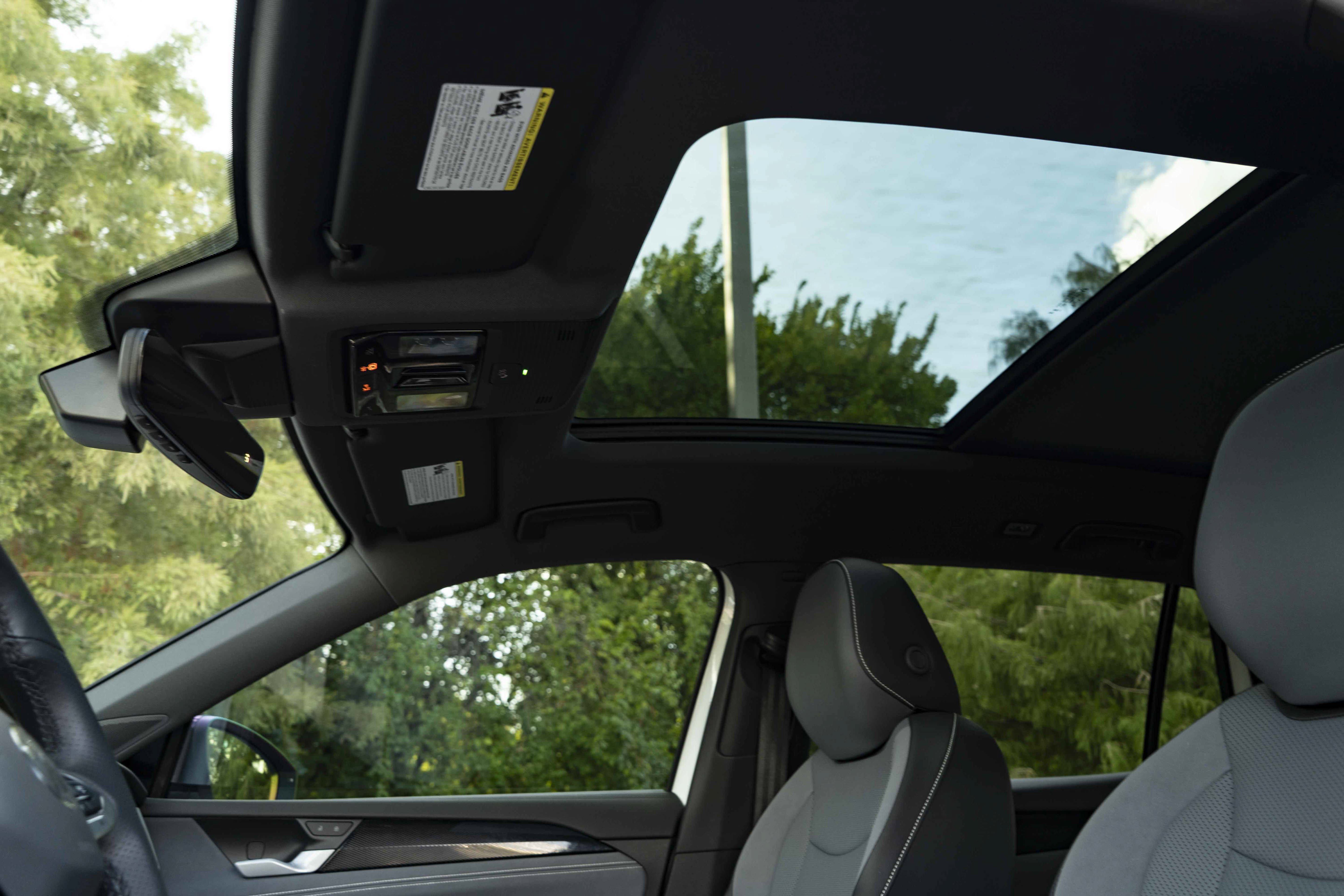 Certified 2026 Volkswagen Tiguan SE R-Line FWD image 29