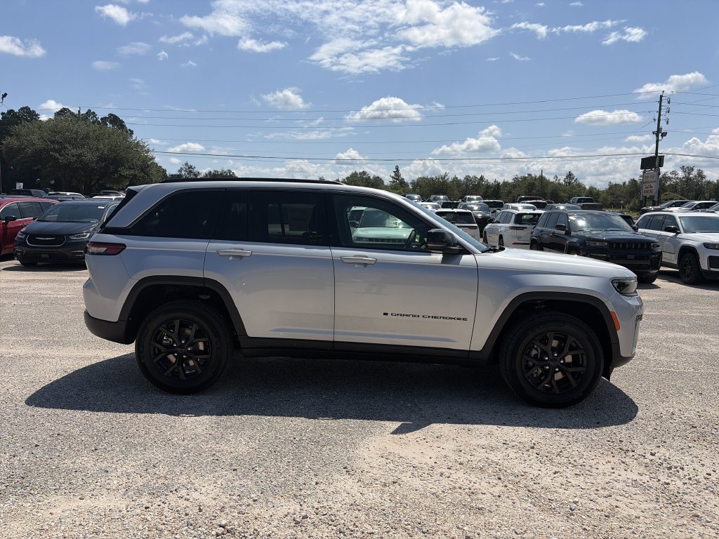 New 2026 Jeep Grand Cherokee Altitude RWD image 7