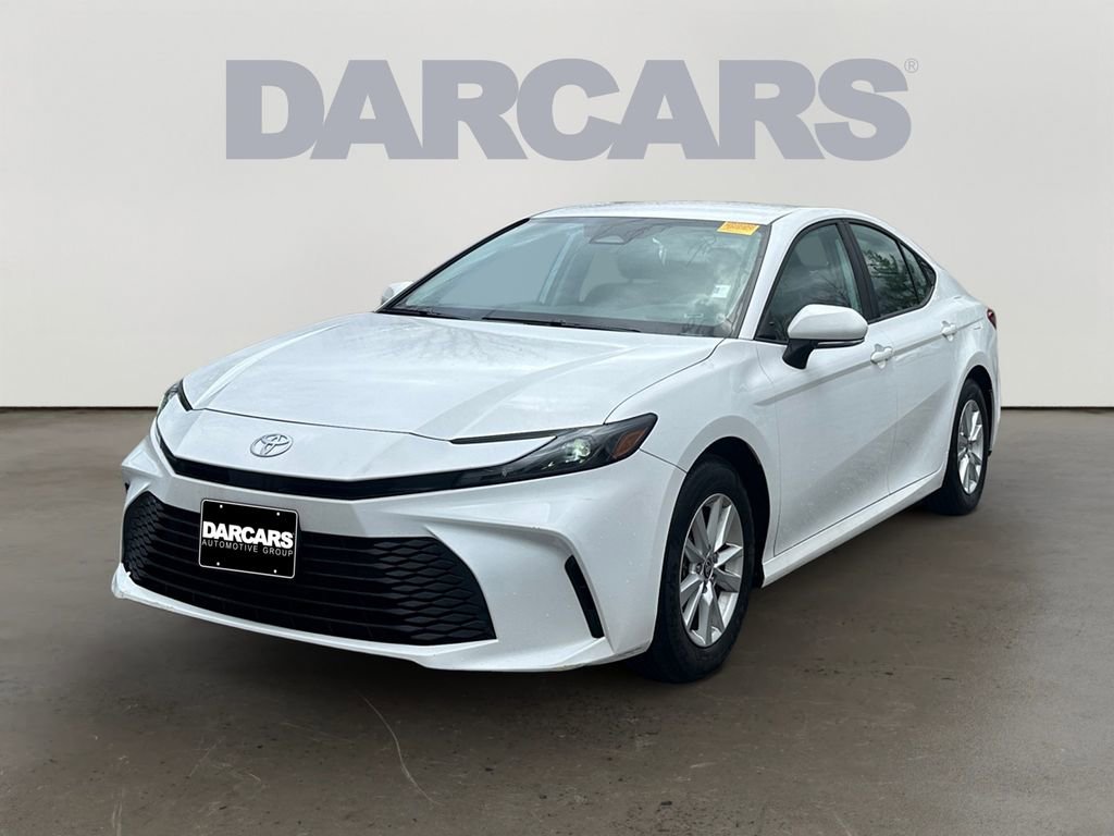 Used 2025 Toyota Camry LE image 3