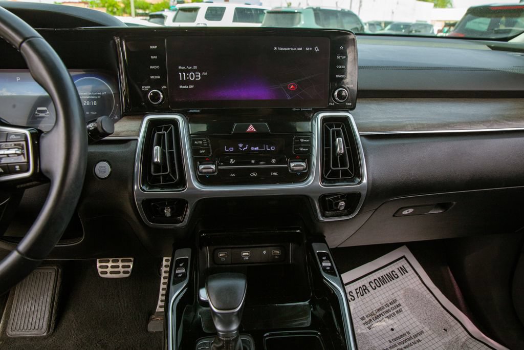 Used 2023 Kia Sorento SX Prestige AWD/4WD image 16