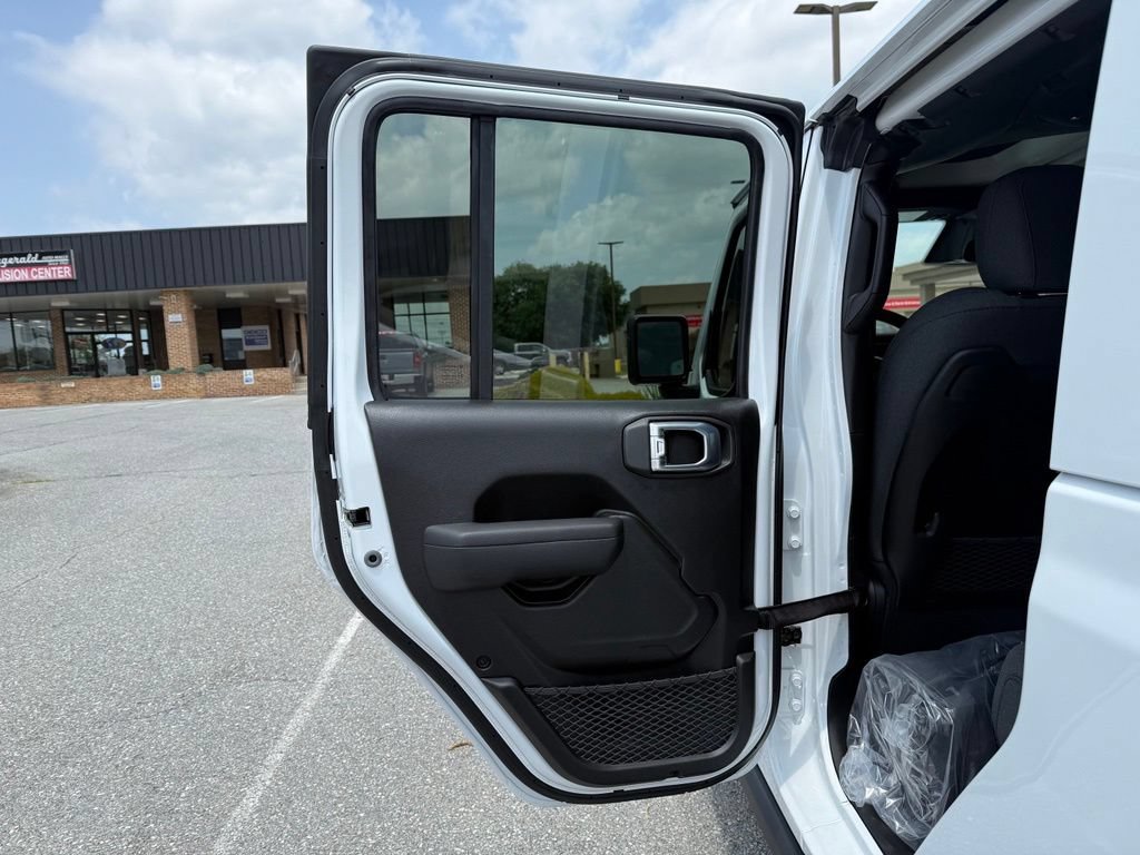 New 2026 Jeep Gladiator Mojave AWD/4WD image 9