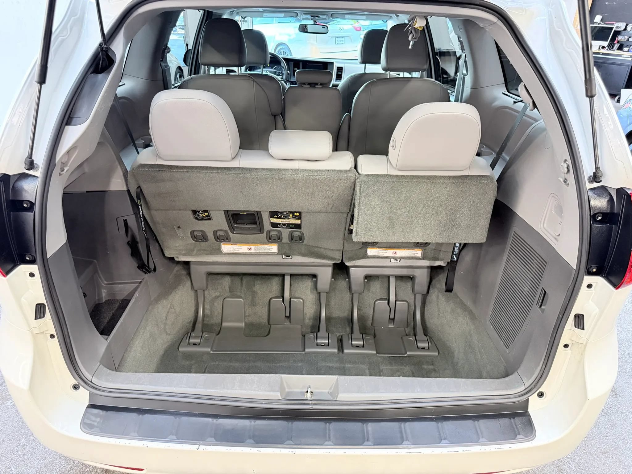 Used 2017 Toyota Sienna XLE FWD image 23
