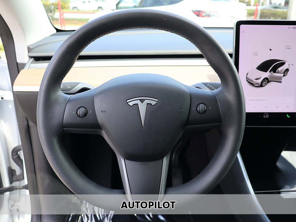 Used 2021 Tesla Model Y Long Range image 11