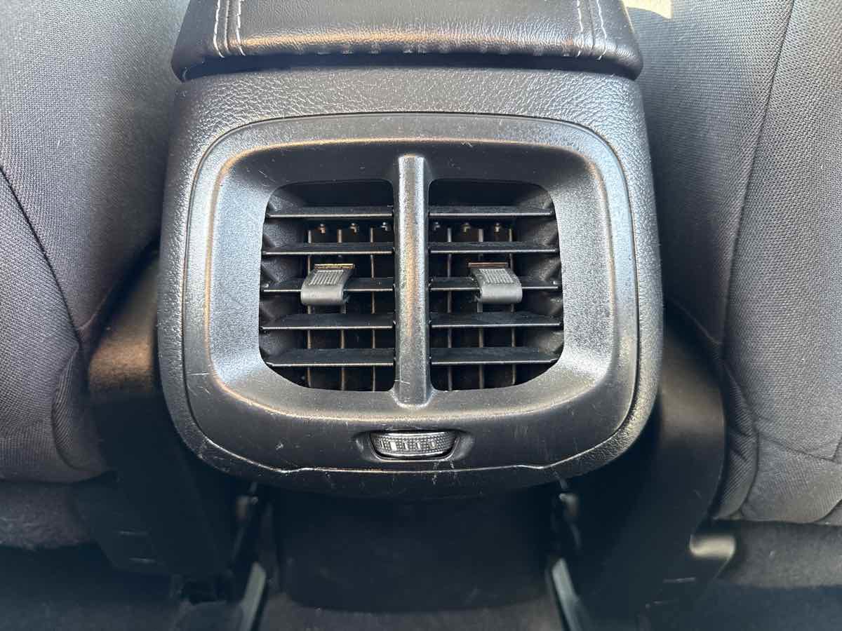 Used 2020 Jeep Cherokee Latitude FWD image 19