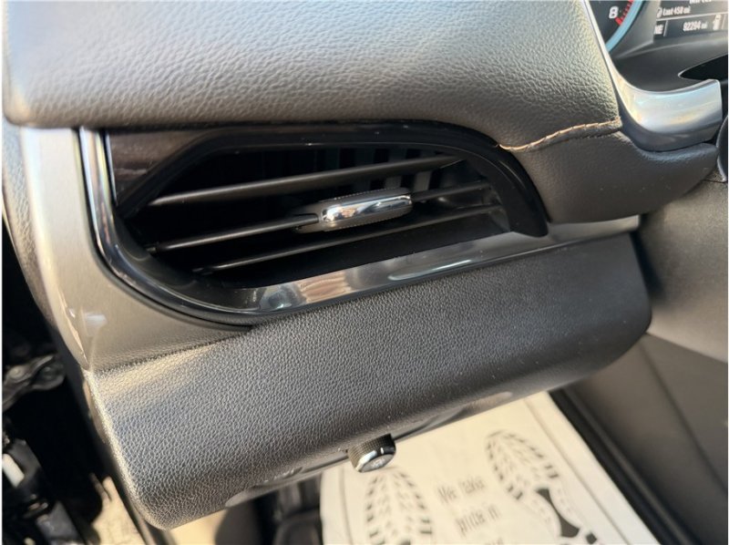 Used 2020 Chevrolet Traverse LS image 31