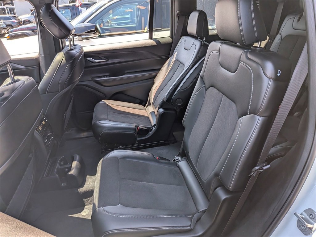 Used 2025 Jeep Grand Cherokee L Altitude image 22